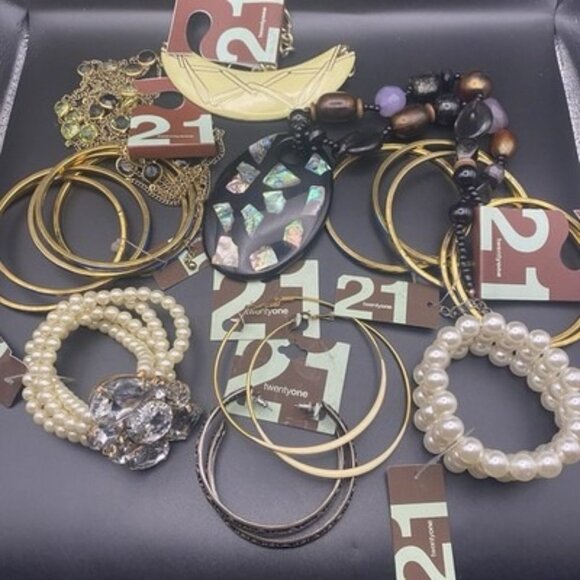 Forever 21 Jewelry Lot 9 New Tagged Pcs Bangles Bracelets Earrings Necklaces XXI - Picture 1 of 10